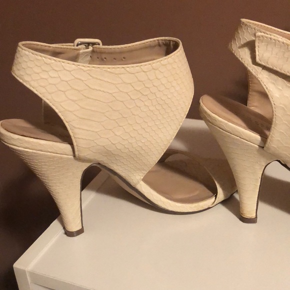 SPRING sandal-heels worn twice - Picture 2 of 2